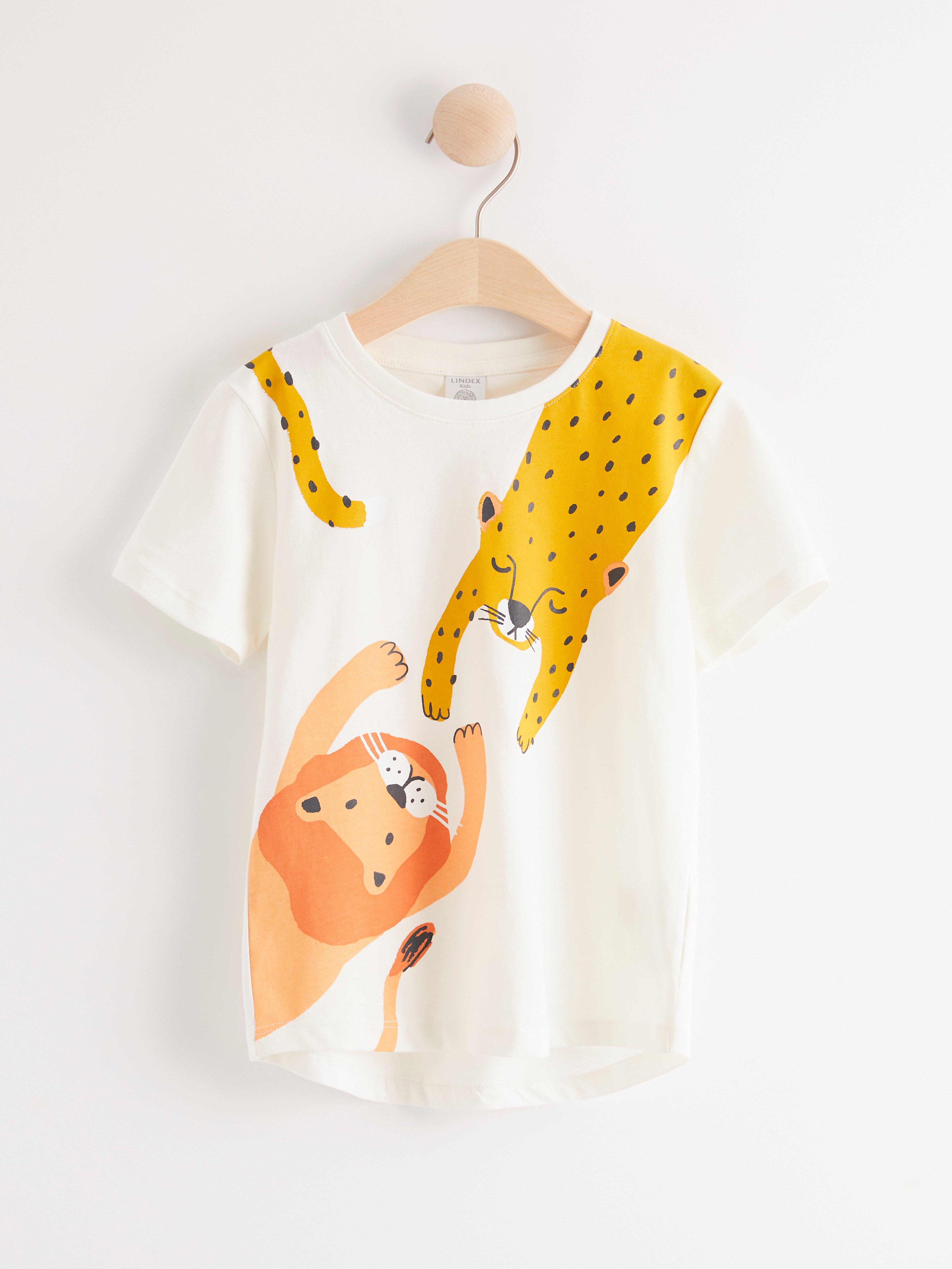 Short sleeve top with lion and leopard print | Lindex UK
