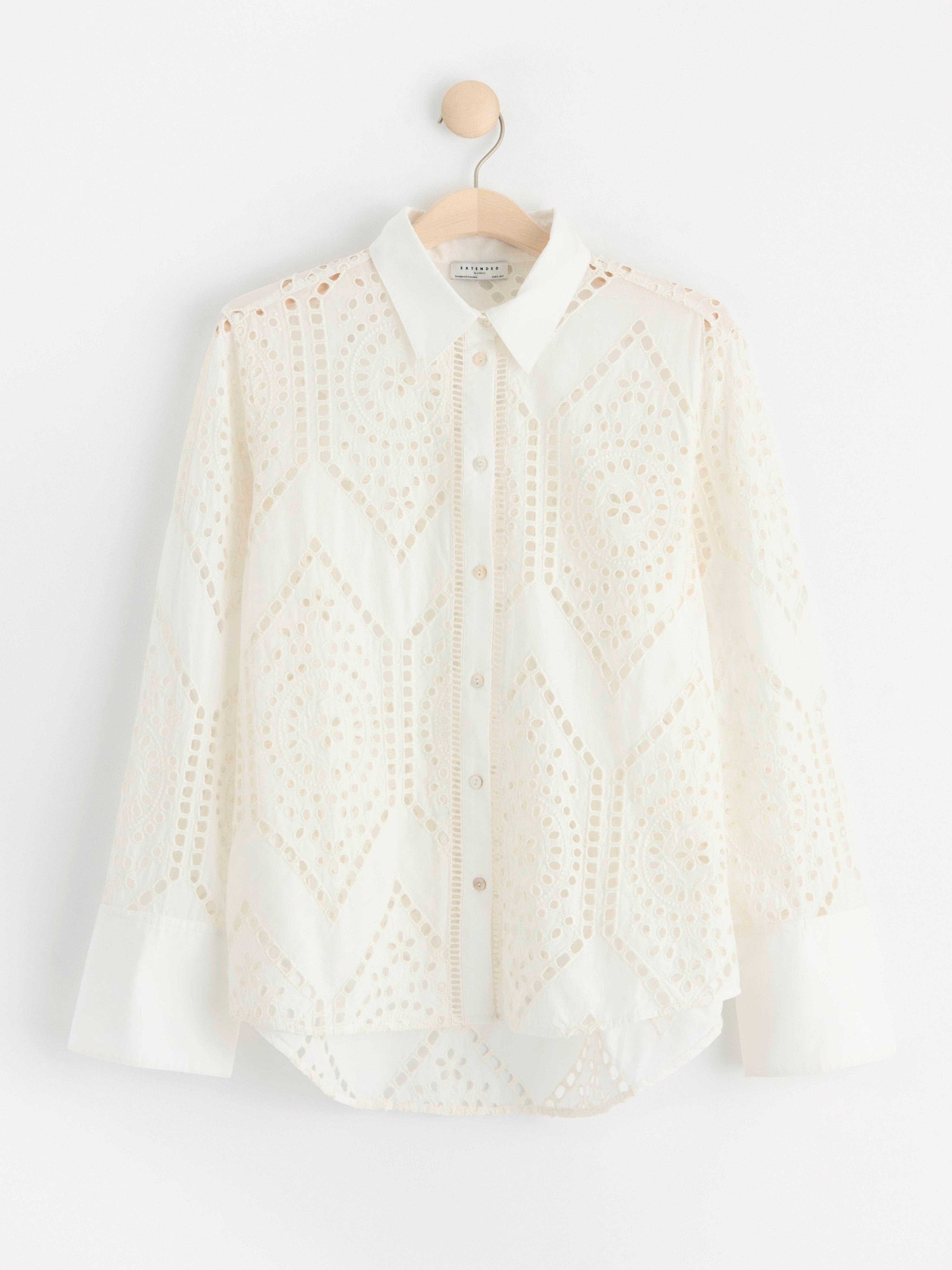 Shirt with broderie anglaise – Curated by Elsa & Sofia