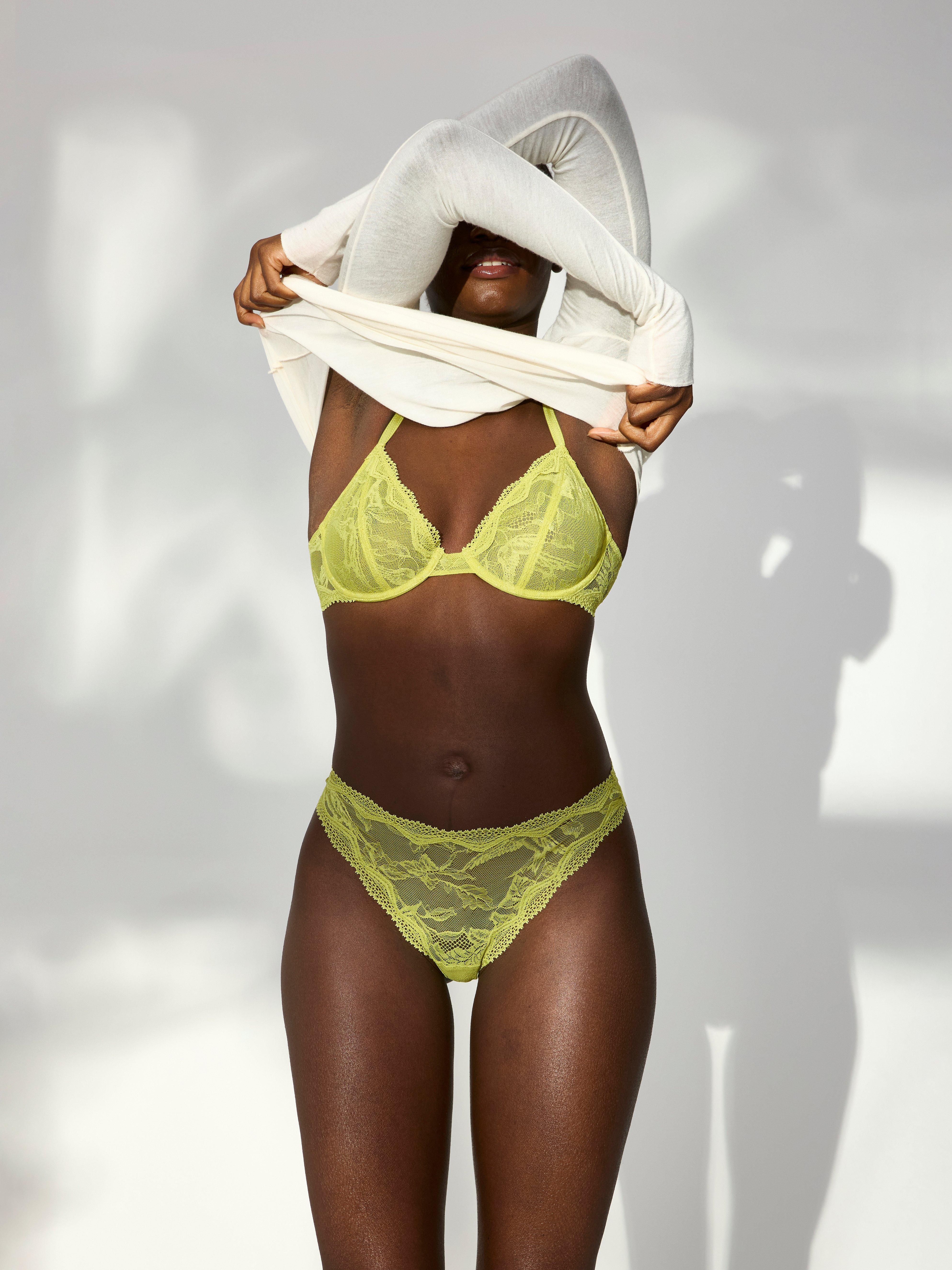 The Bird Light  wire bra  – Closely