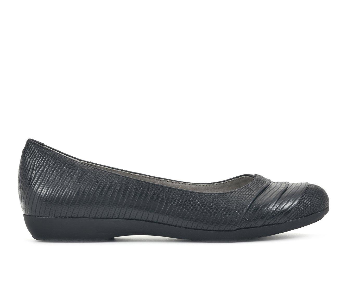 Women's Cliffs by White Mountain Clara Flats