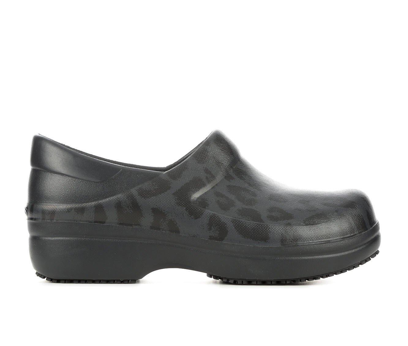 Flamingo crocs best sale shoe carnival