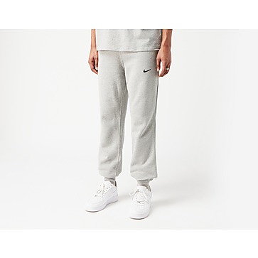 Classic sneaker looks and new comfort combine with the simplicity of the Victory Sneaker from Nike Fleece Joggers