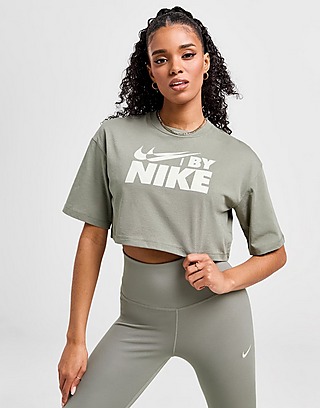 Nike Sportswear Essential Women's Cropped Logo T-Shirt (Plus Size). Nike.com