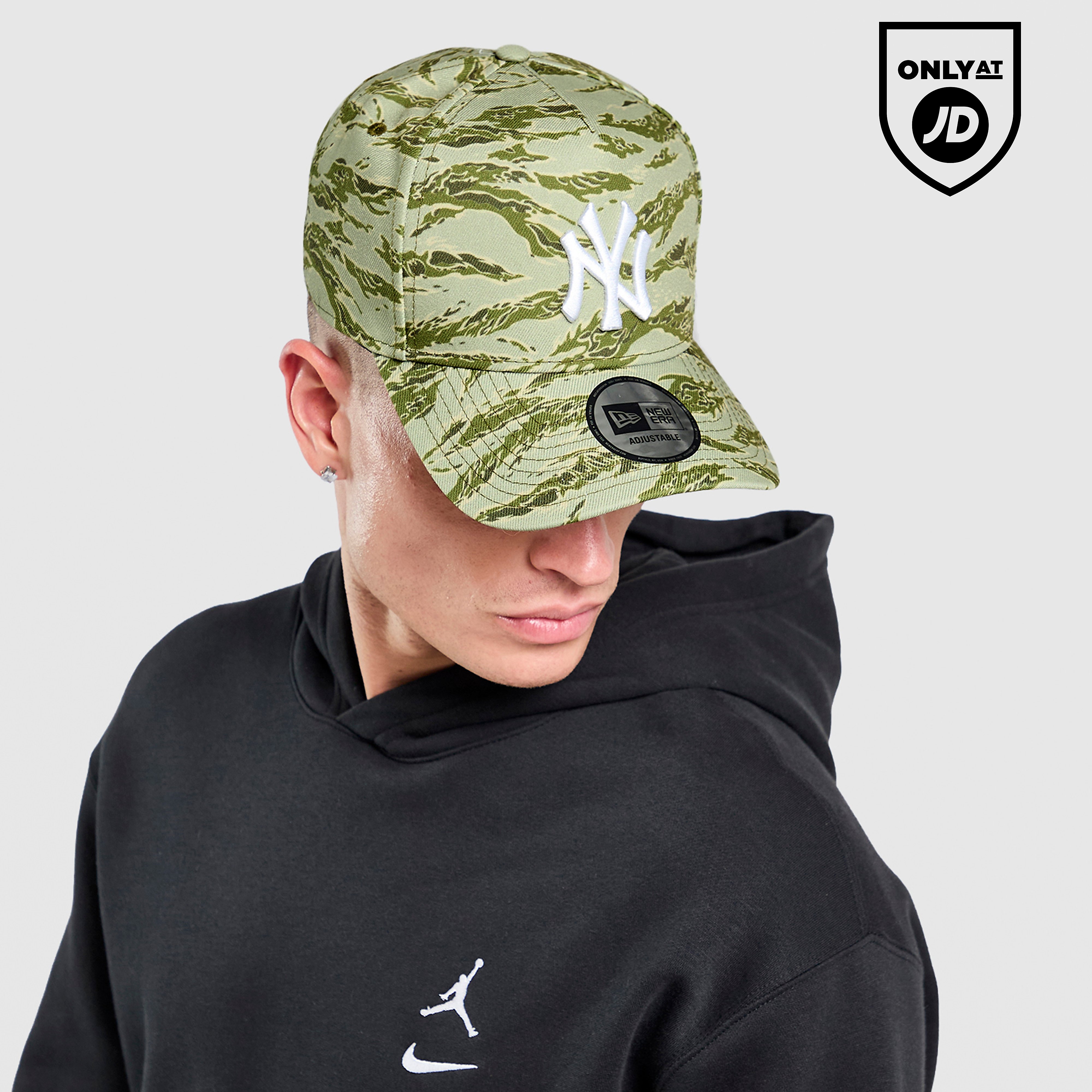 New Era MLB New York Yankees Tiger Print Trucker Cap