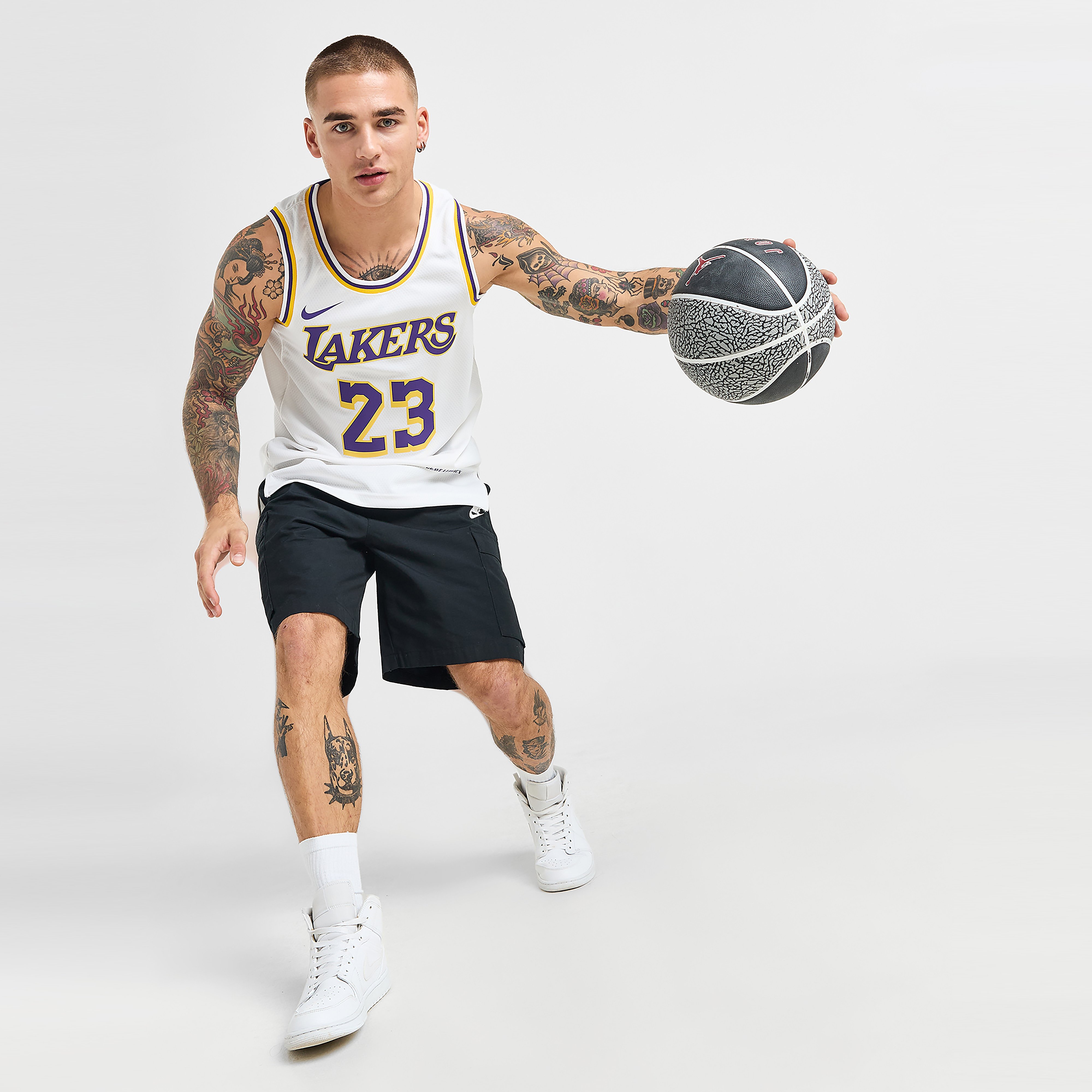 Nike NBA LA Lakers James #23 Swingman Jersey