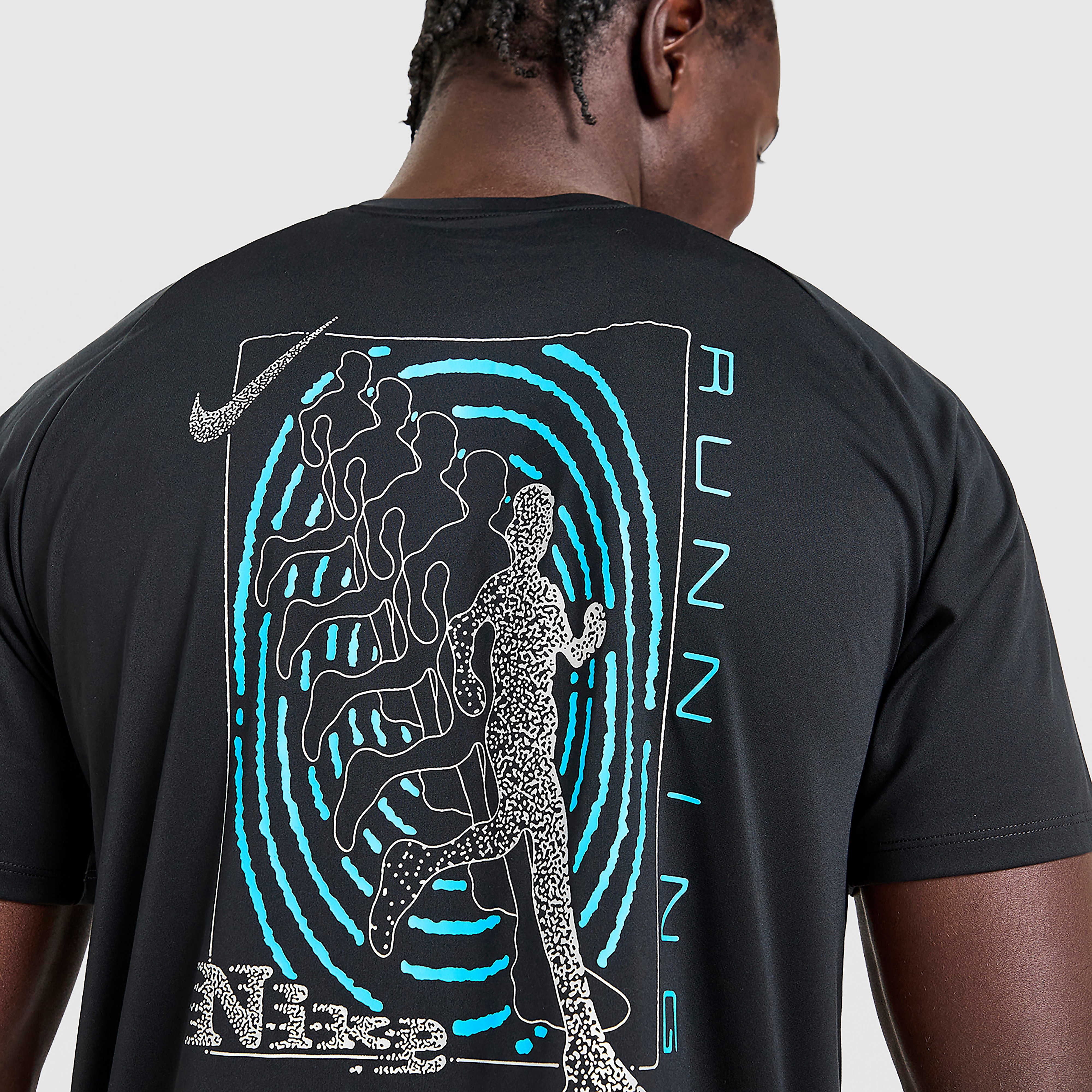 Nike Stride Graphic T-Shirt