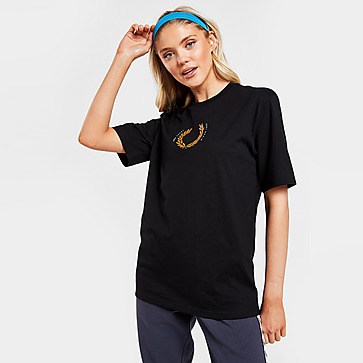 Fred Perry Large Embroidered Logo T-Shirt Damen