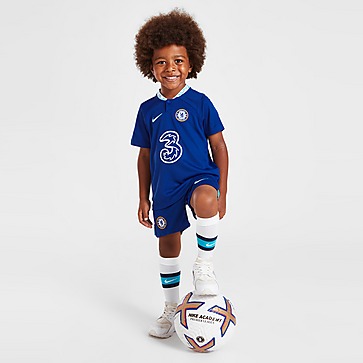Nike Chelsea FC 2022/23 Home Fußballtrikot-Set für jüngere Kinder