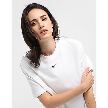 Nike Essential Boyfriend T-Shirt Women's