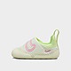 Wit/Roze/Beige Nike Schoenen voor baby's/peuters Swoosh 1