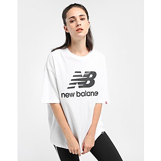 New Balance เสื้อยืดผู้หญิง Essentials Stacked Logo