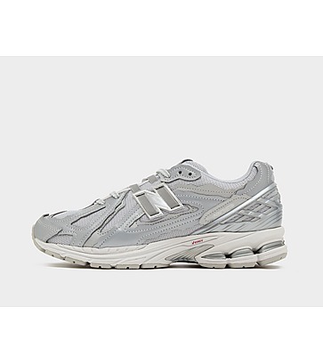 New Balance MS327IA low-top sneakers;