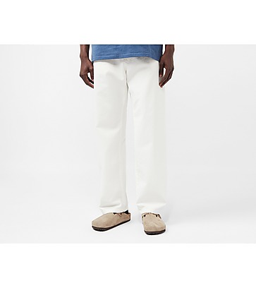 Actualice su colección de denim con este par de zigzag-knit jeans blancos modernos de